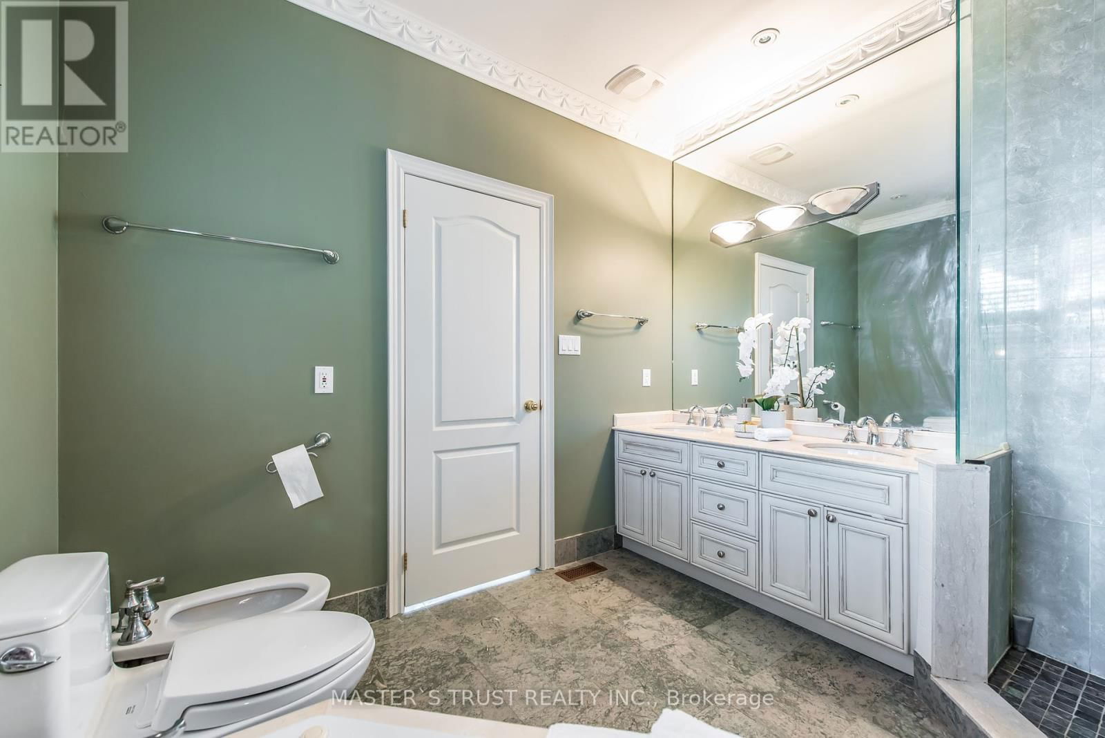 242 EMPRESS AVENUE Image 21