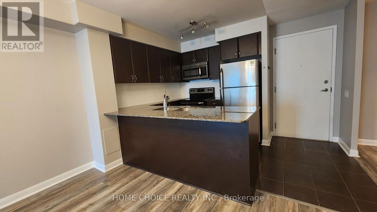 225 - 525 WILSON AVENUE Image 2