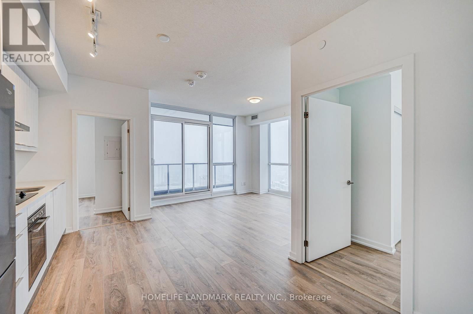 2710 - 32 FOREST MANOR ROAD Image 6