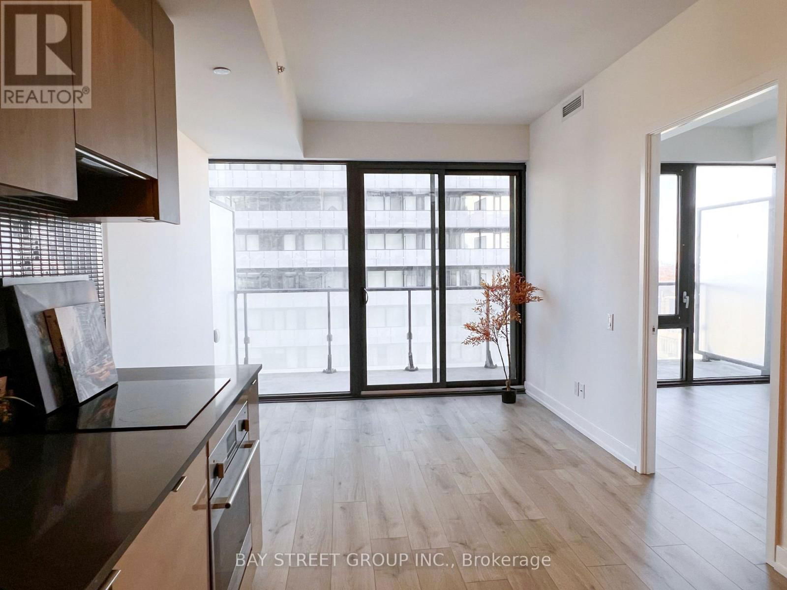 2707 - 161 ROEHAMPTON AVENUE Image 3
