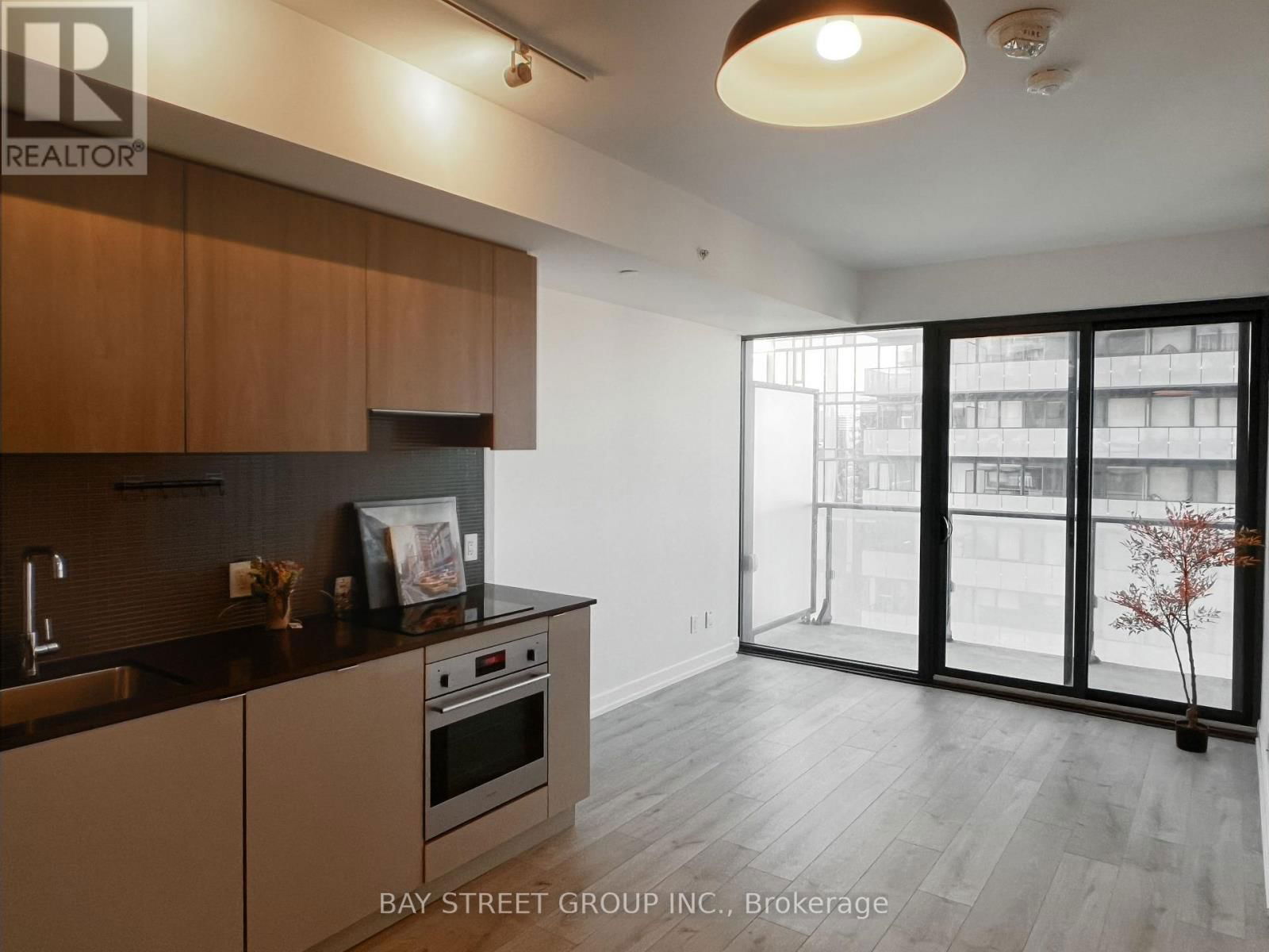 2707 - 161 ROEHAMPTON AVENUE Image 4