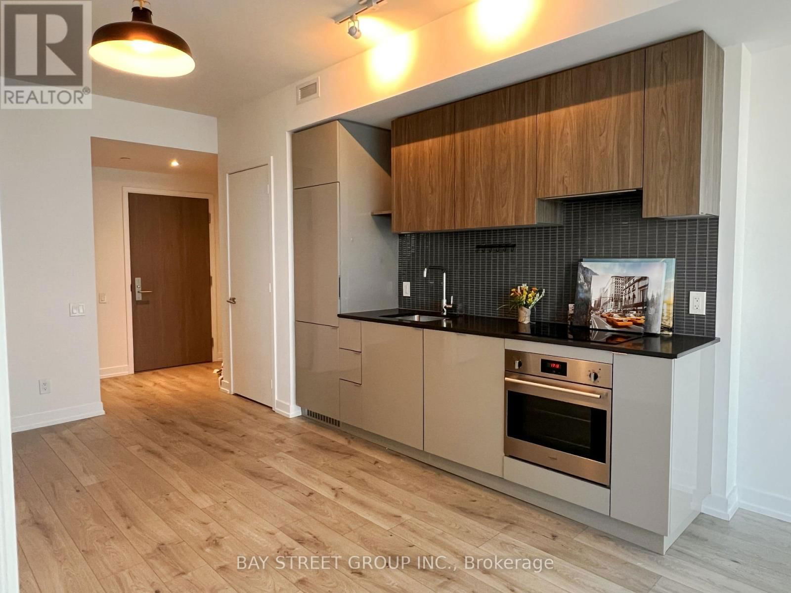 2707 - 161 ROEHAMPTON AVENUE Image 6