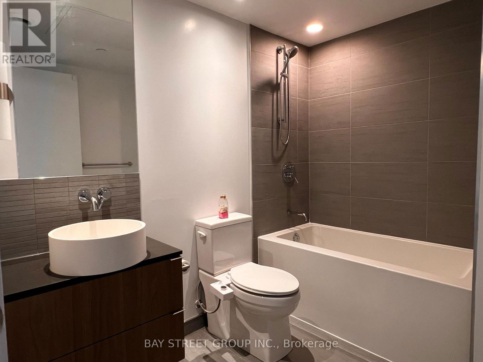 2707 - 161 ROEHAMPTON AVENUE Image 8