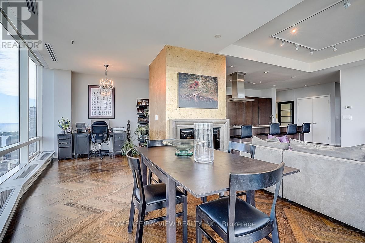 5404 - 180 UNIVERSITY AVENUE Image 17