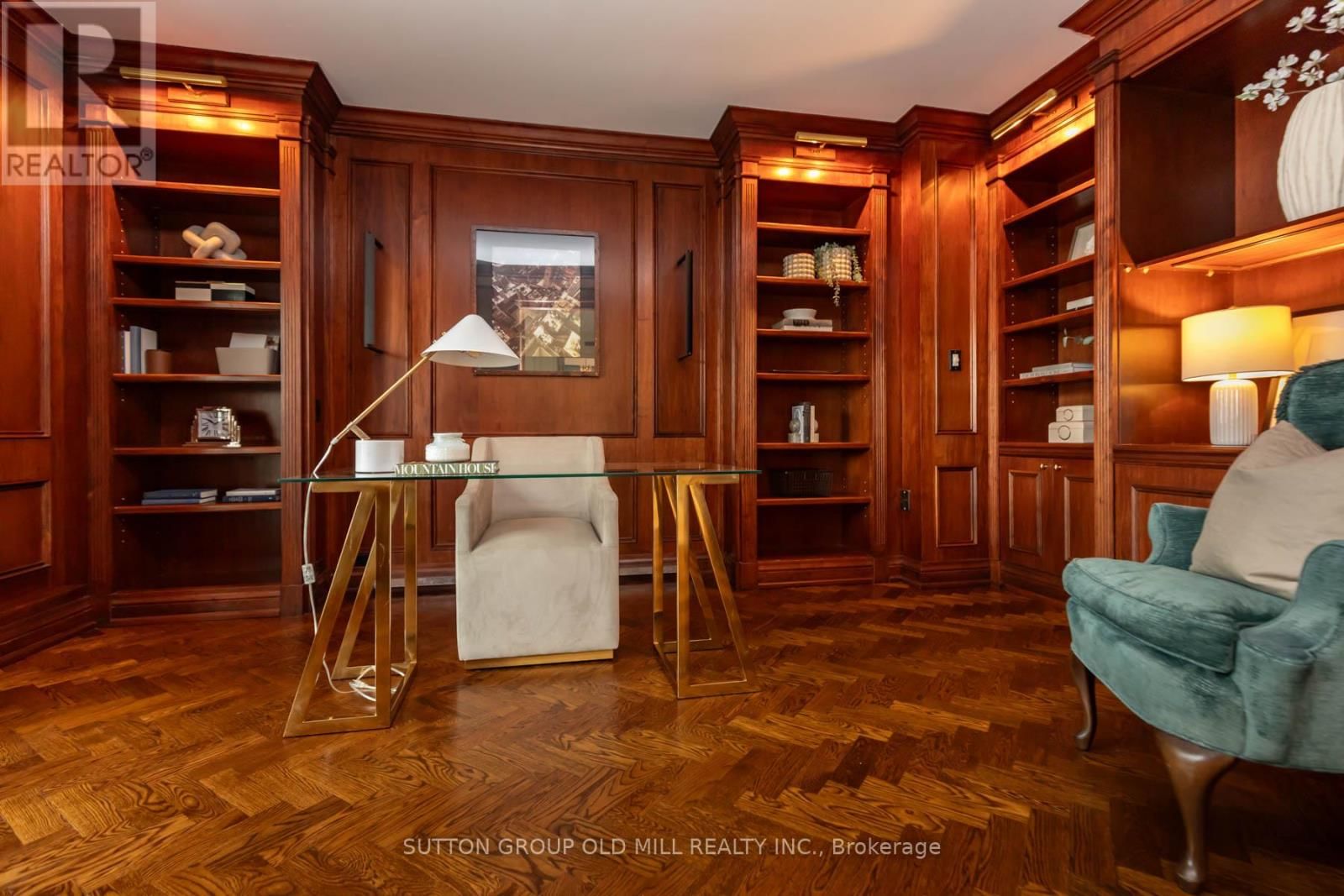 700 - 38 AVENUE ROAD Image 10