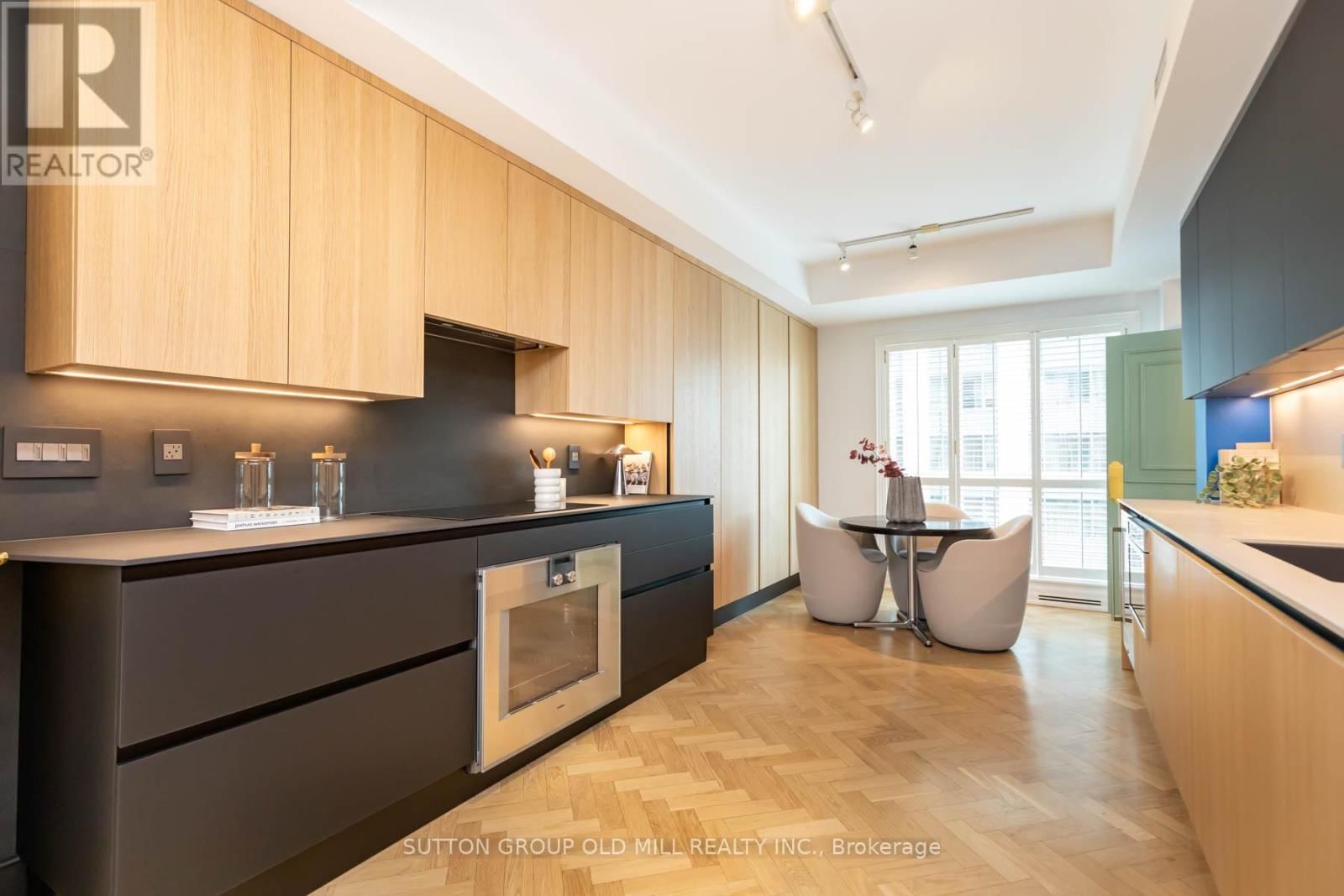 700 - 38 AVENUE ROAD Image 18