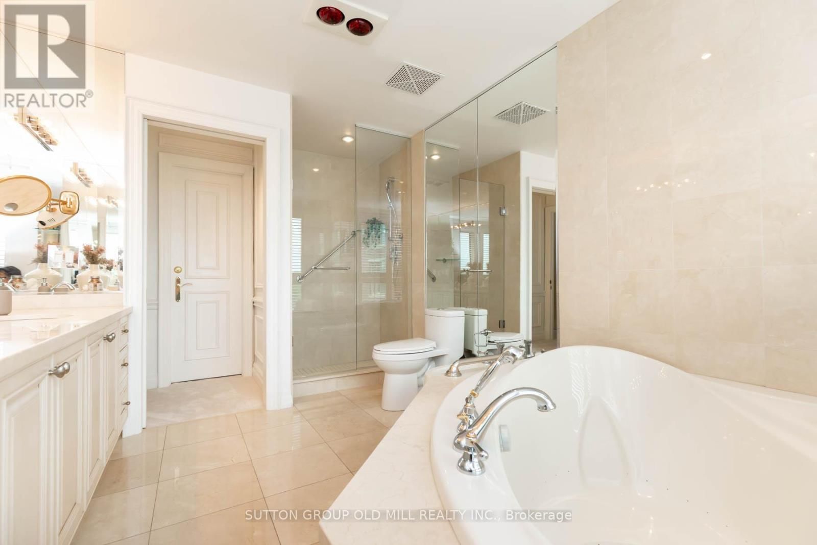 700 - 38 AVENUE ROAD Image 27