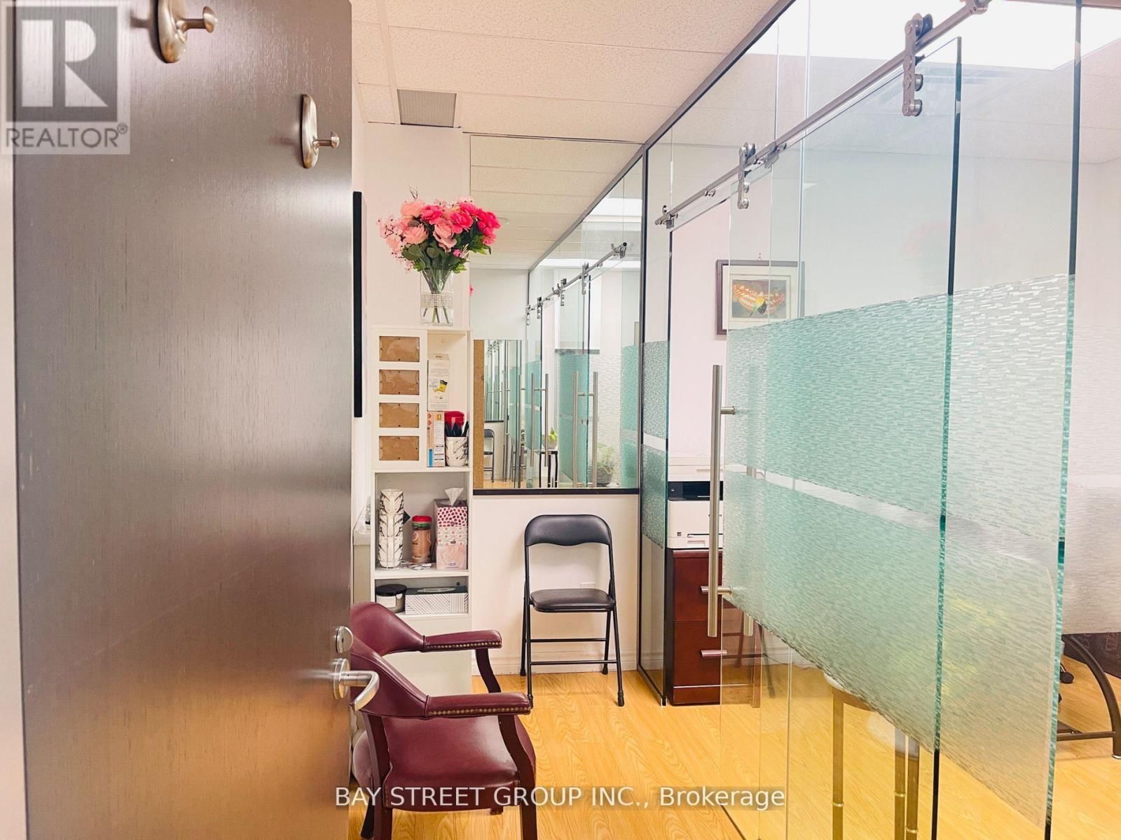 352 - 4750 YONGE STREET Image 2