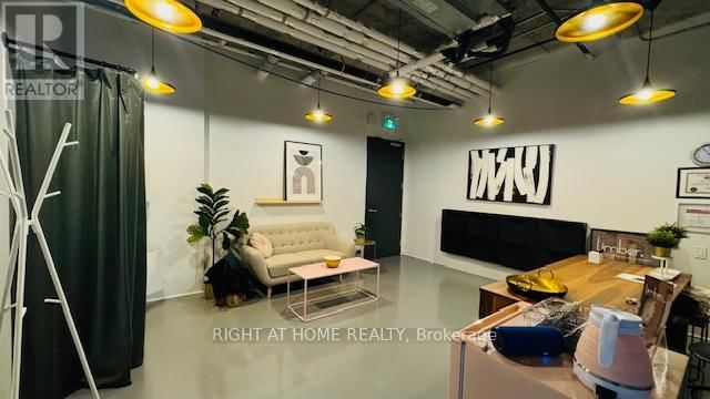 210 - 334 ADELAIDE STREET WEST Image 3