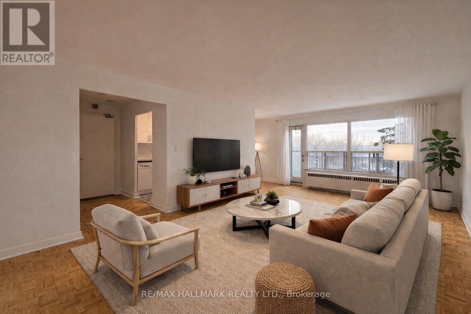 405 - 28 UPPER CANADA DRIVE Image 1