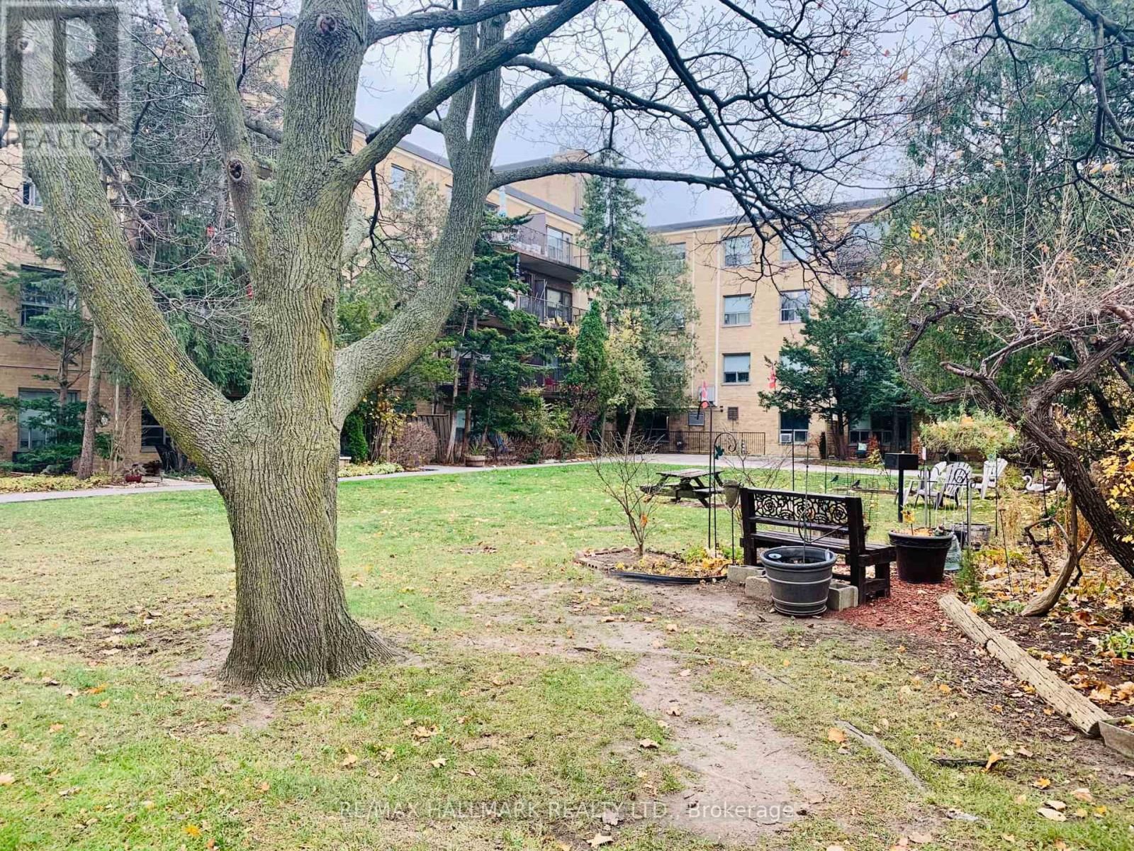 405 - 28 UPPER CANADA DRIVE Image 10