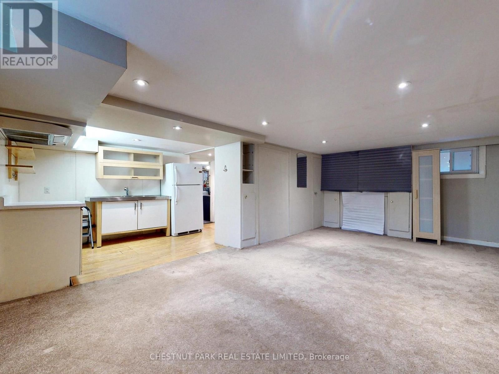 114 COLIN AVENUE Image 40