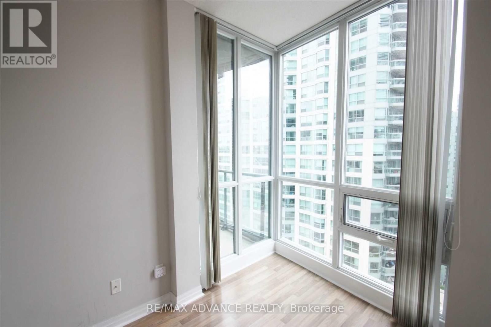 2007 - 12 YONGE STREET Image 10