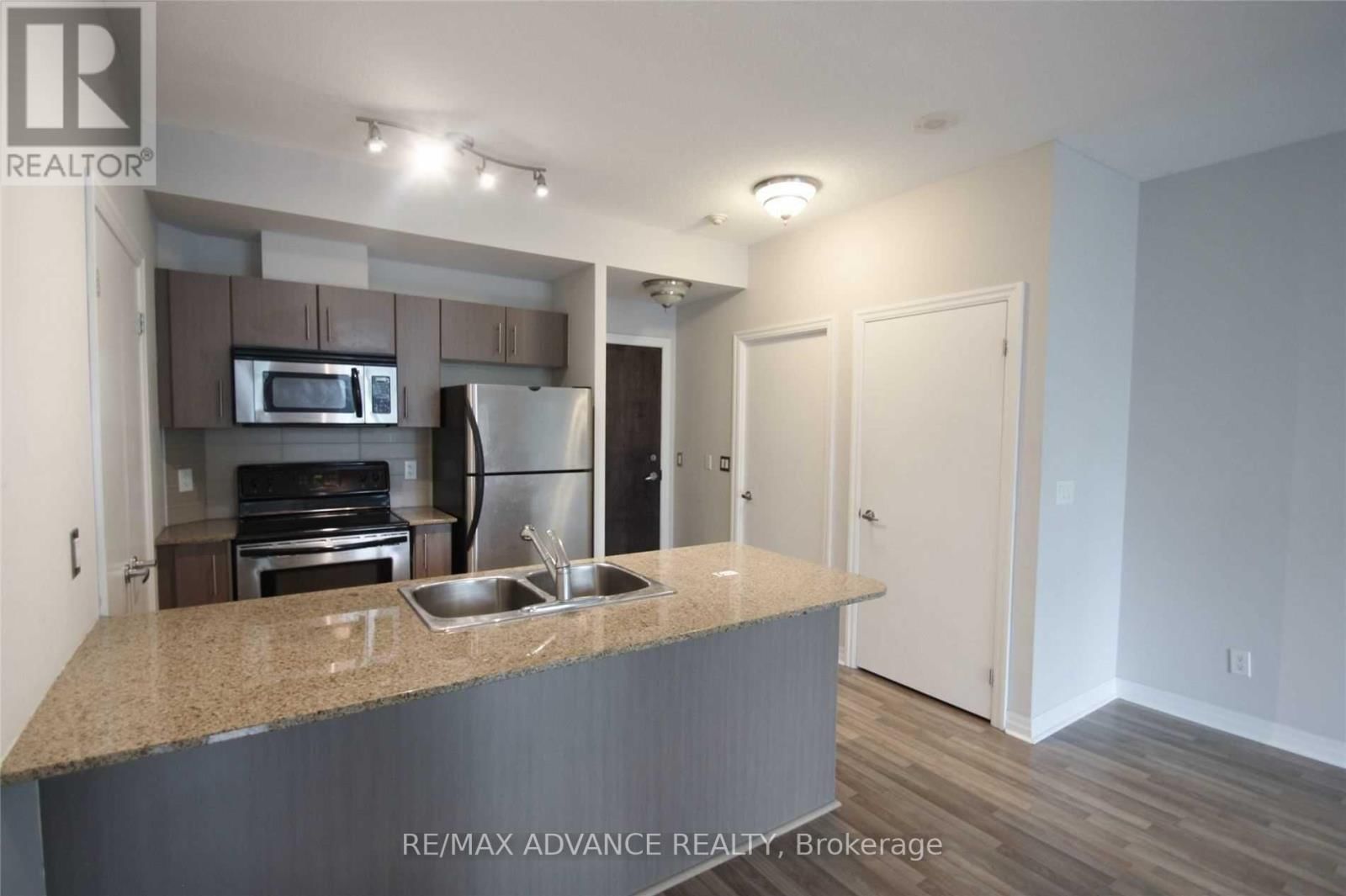 2007 - 12 YONGE STREET Image 2