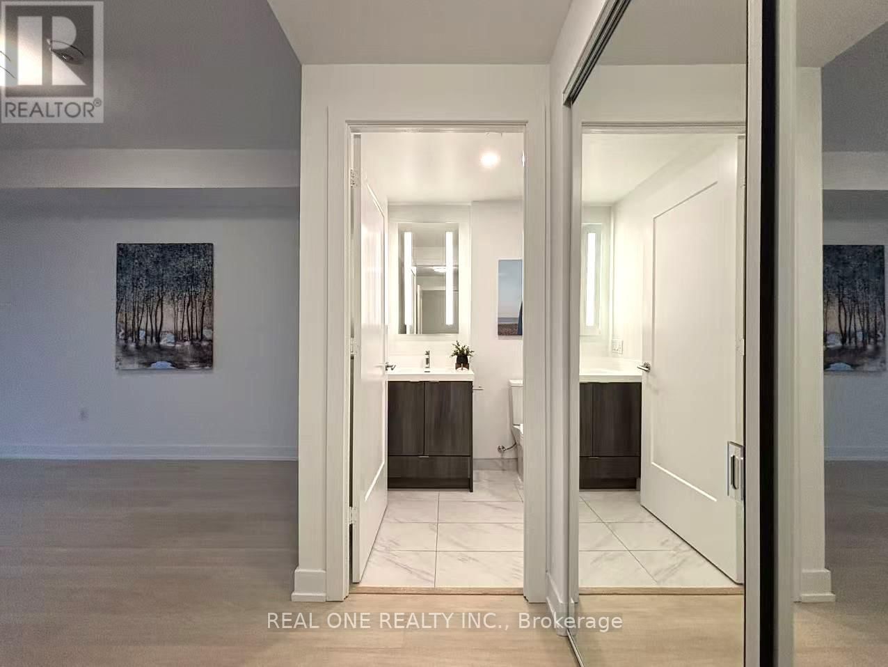 2704 - 30 INN ON THE PARK DRIVE Image 10