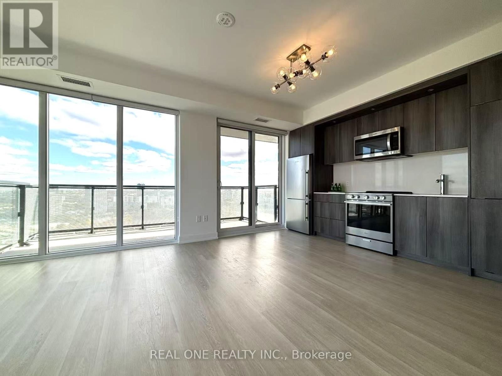 2704 - 30 INN ON THE PARK DRIVE Image 19