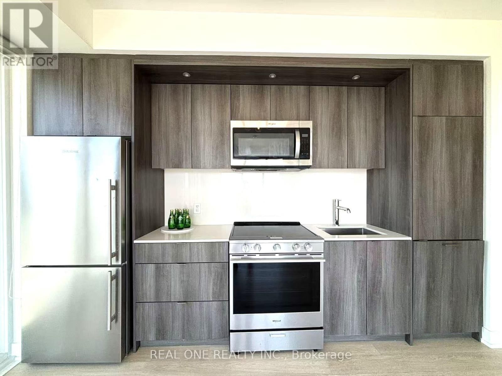 2704 - 30 INN ON THE PARK DRIVE Image 20