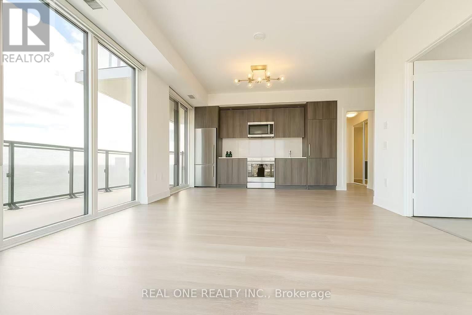 2704 - 30 INN ON THE PARK DRIVE Image 25