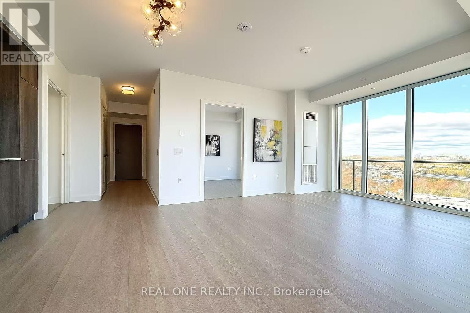 2704 - 30 INN ON THE PARK DRIVE Image 27