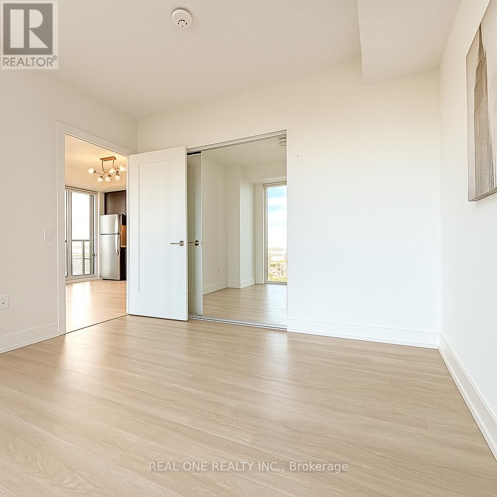 2704 - 30 INN ON THE PARK DRIVE Image 31