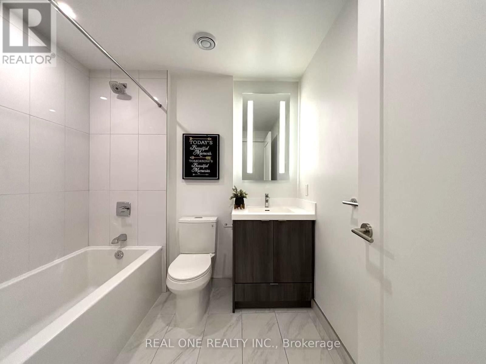 2704 - 30 INN ON THE PARK DRIVE Image 8