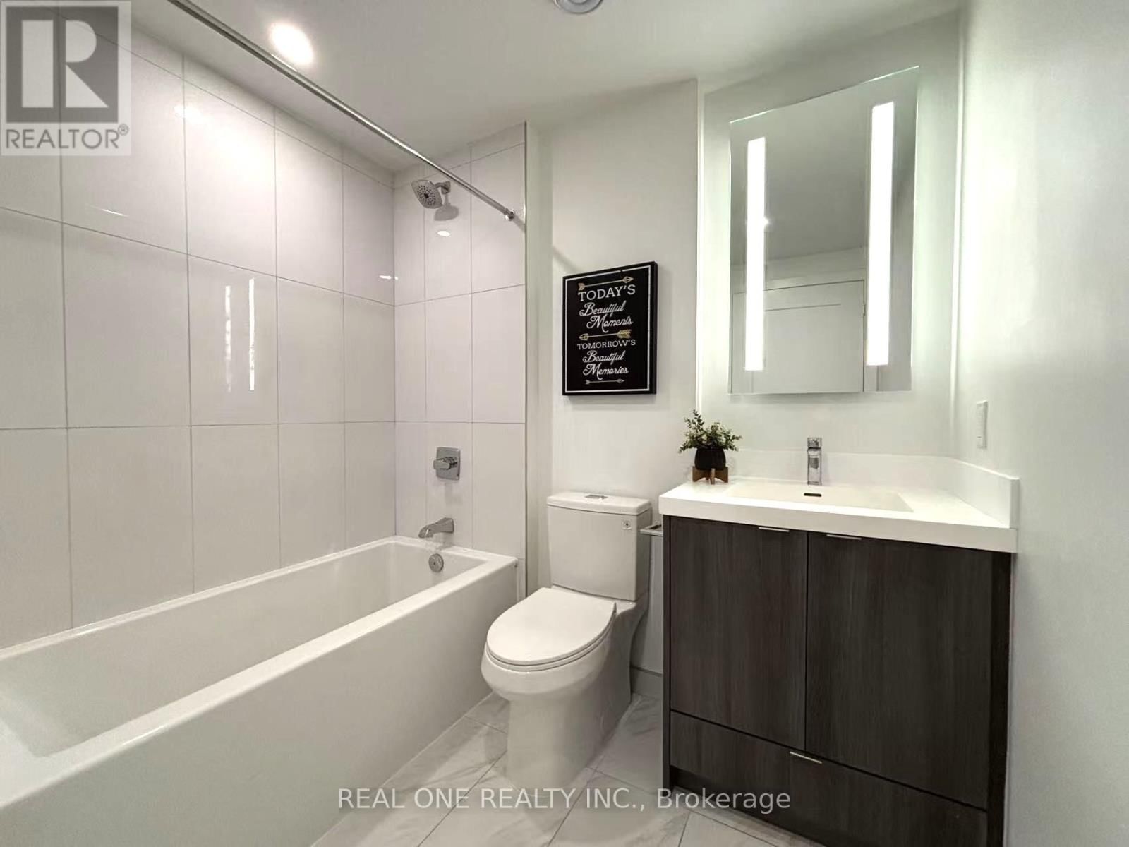 2704 - 30 INN ON THE PARK DRIVE Image 9