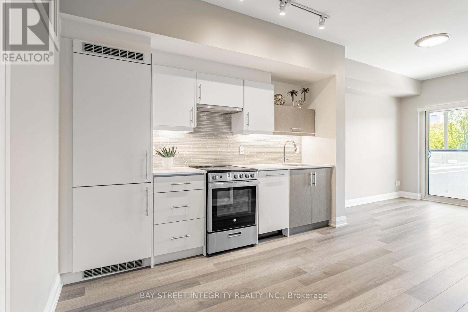 201 - 181 HURON STREET Image 10