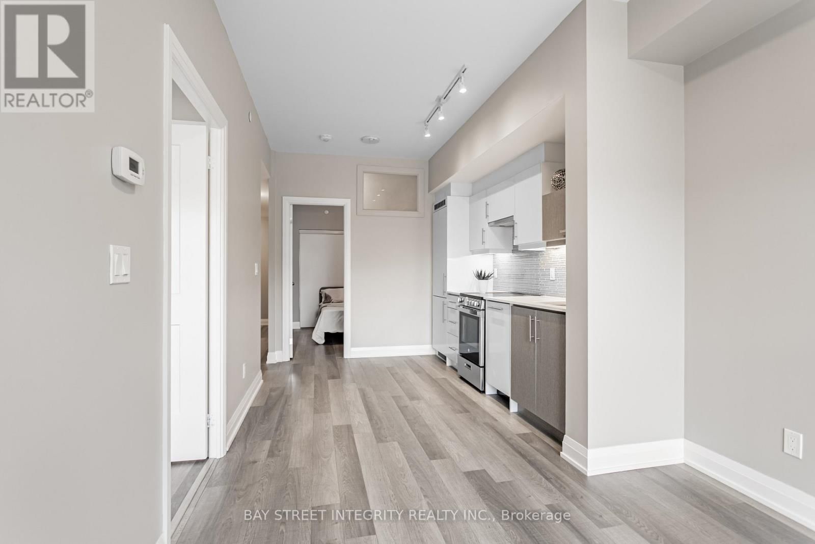 201 - 181 HURON STREET Image 12