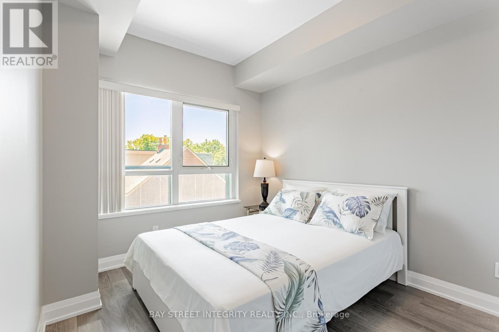 201 - 181 HURON STREET Image 13