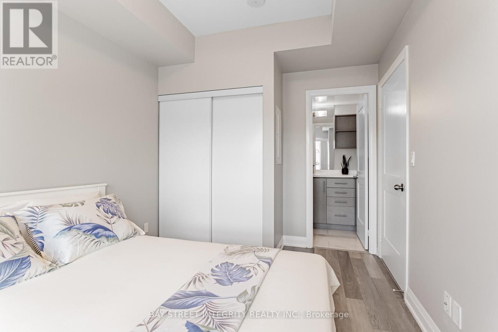 201 - 181 HURON STREET Image 14