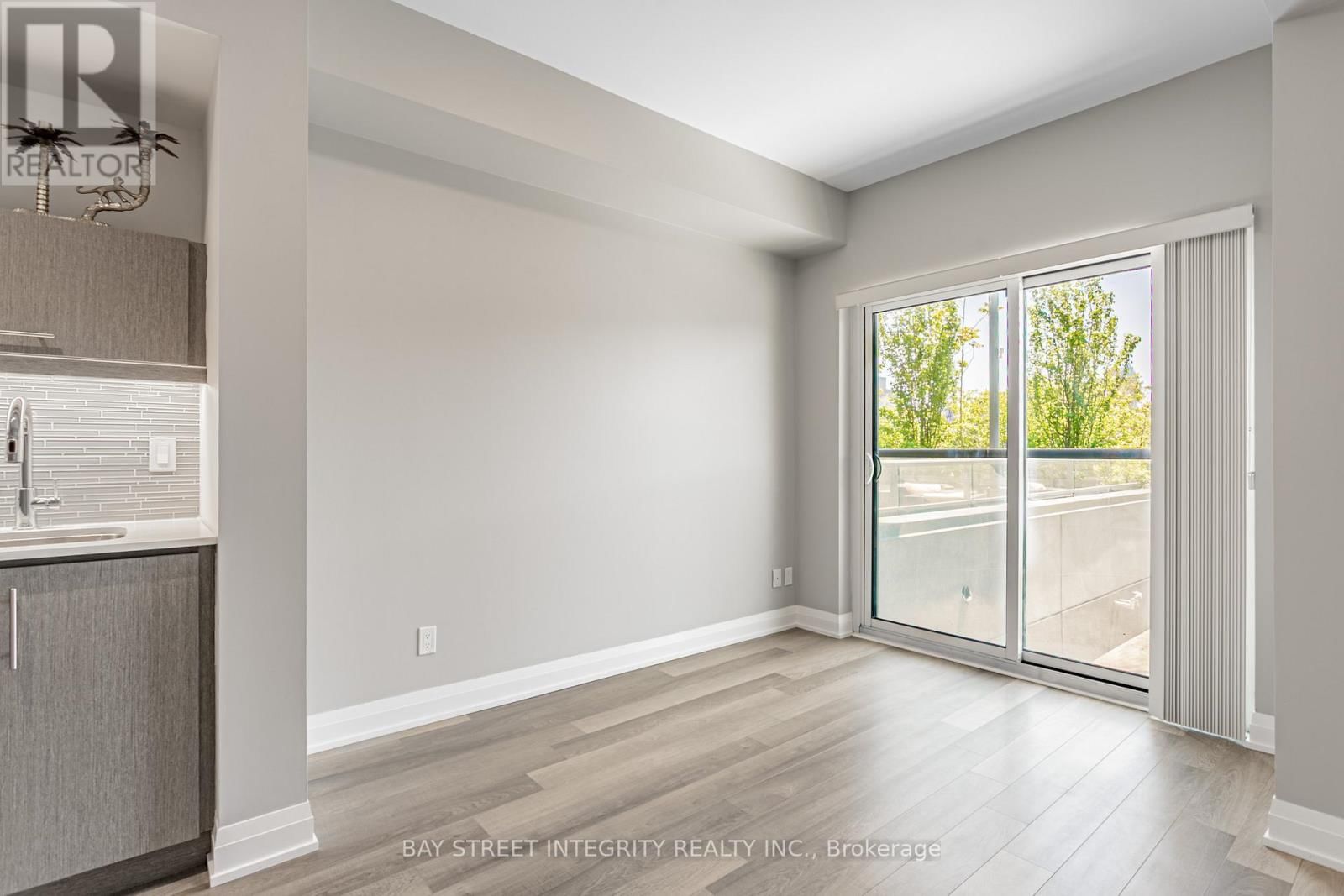 201 - 181 HURON STREET Image 17