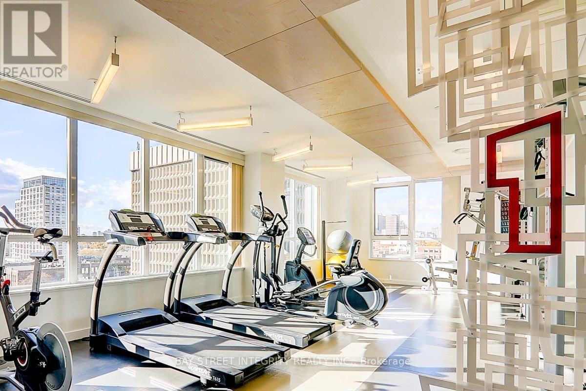 201 - 181 HURON STREET Image 21