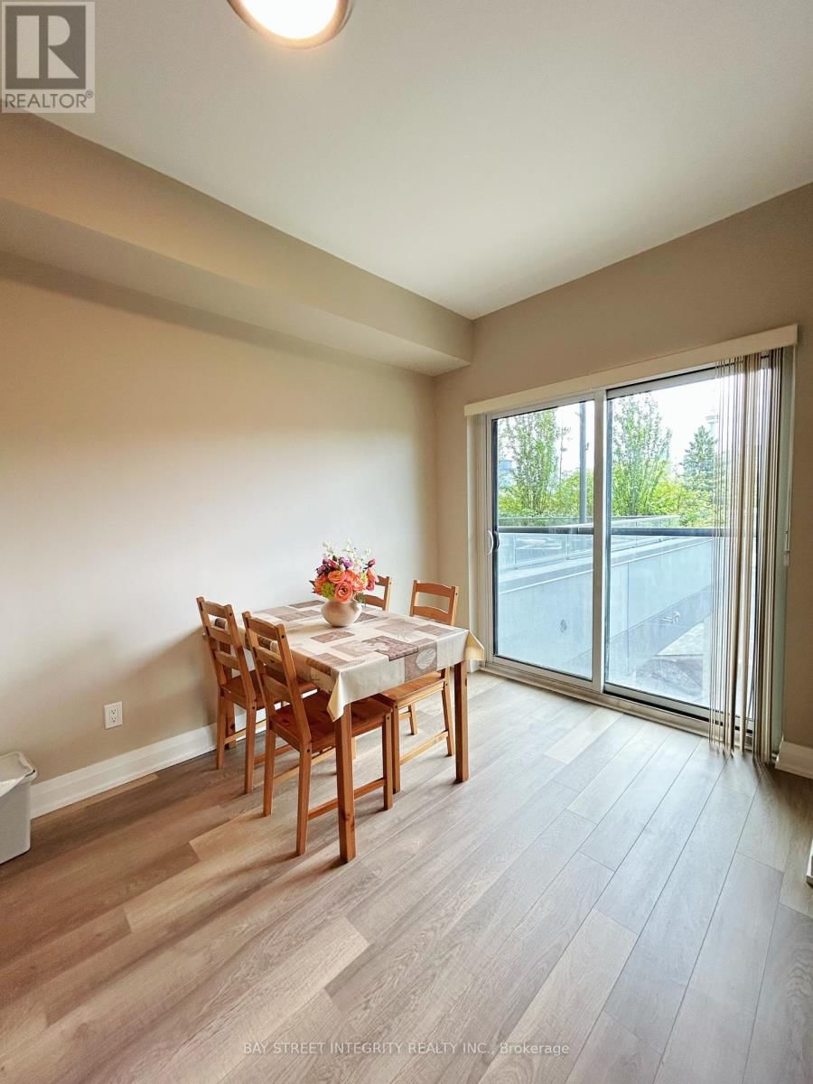 201 - 181 HURON STREET Image 4