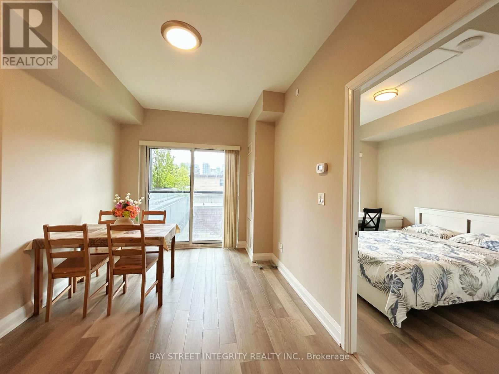 201 - 181 HURON STREET Image 5