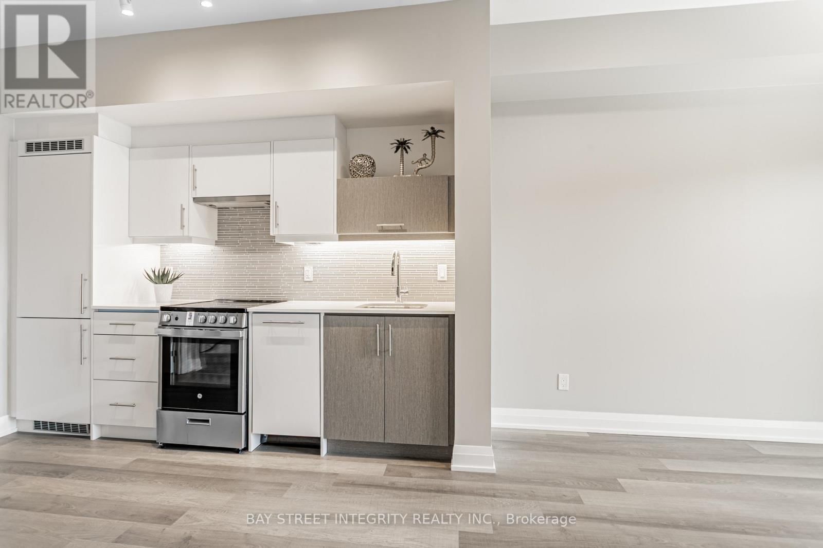 201 - 181 HURON STREET Image 7