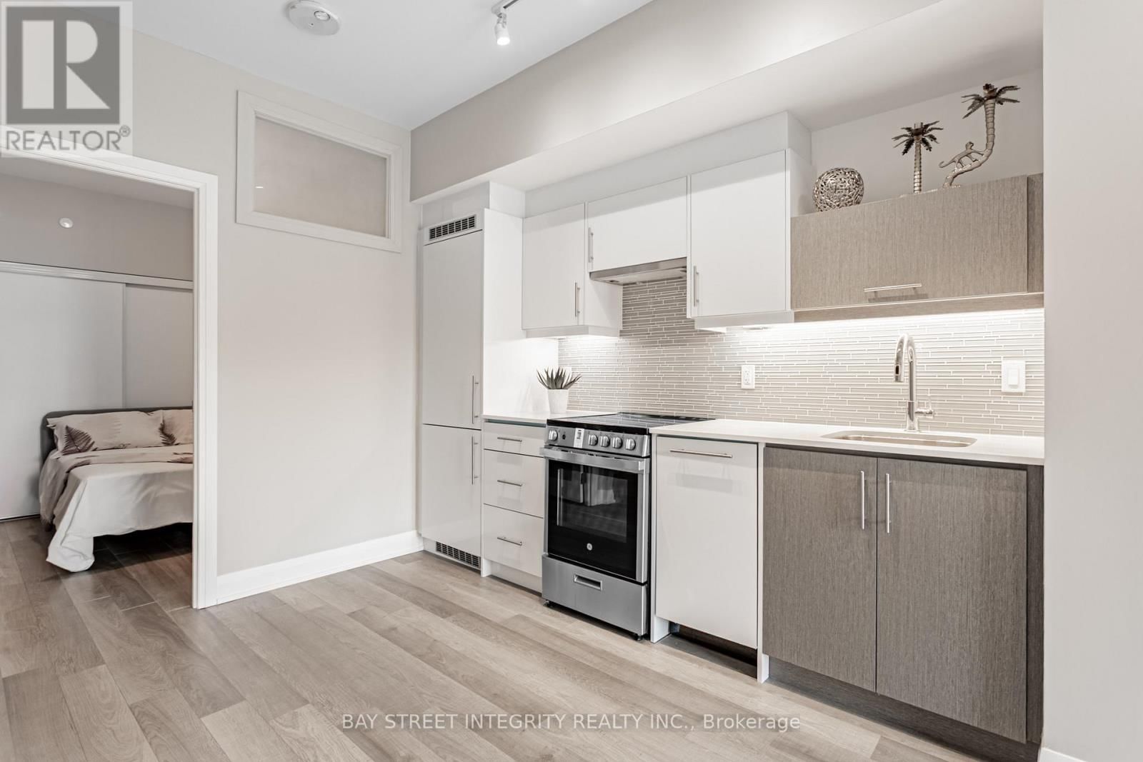 201 - 181 HURON STREET Image 9