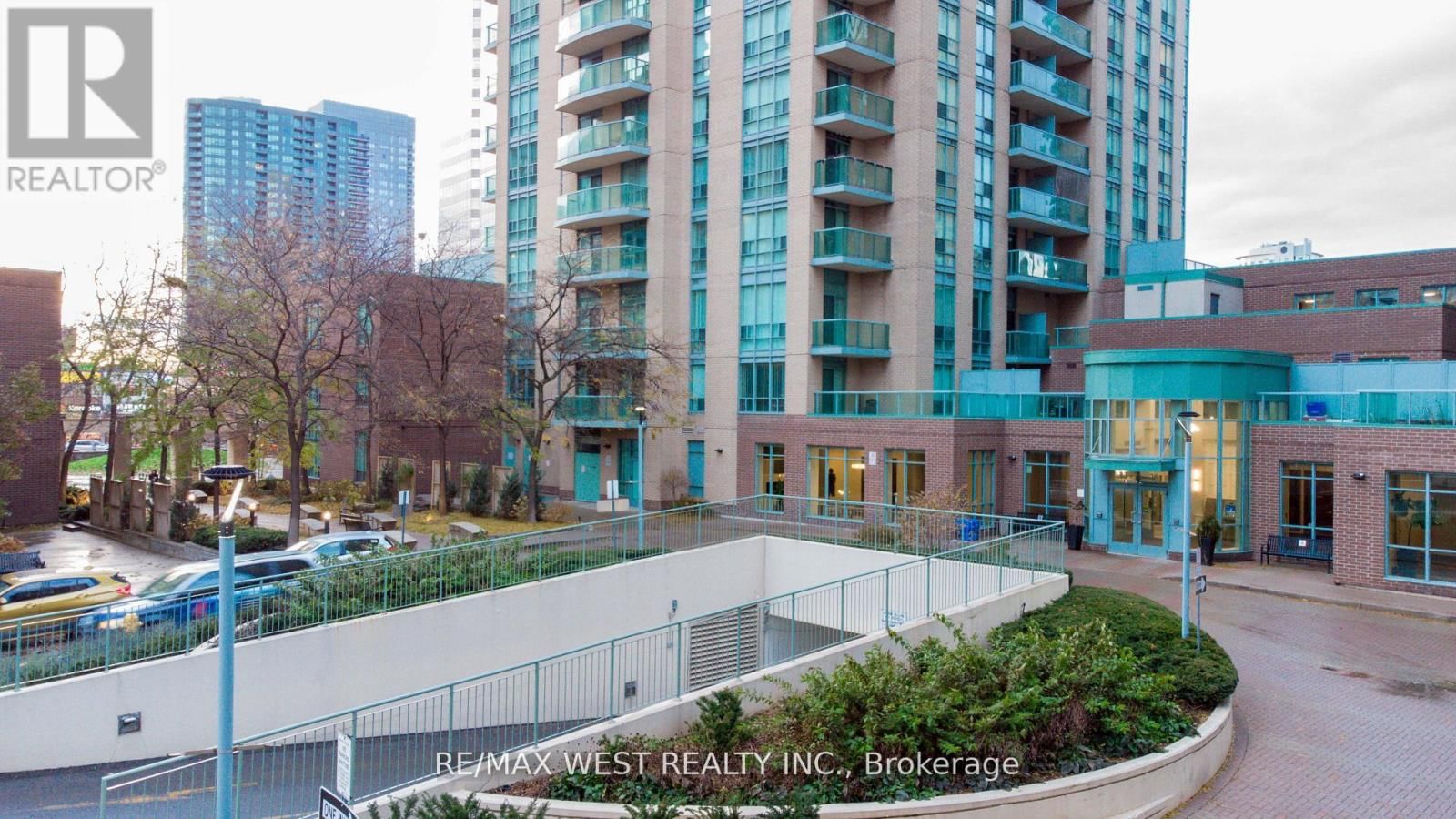 216 - 22 OLIVE AVENUE Image 10