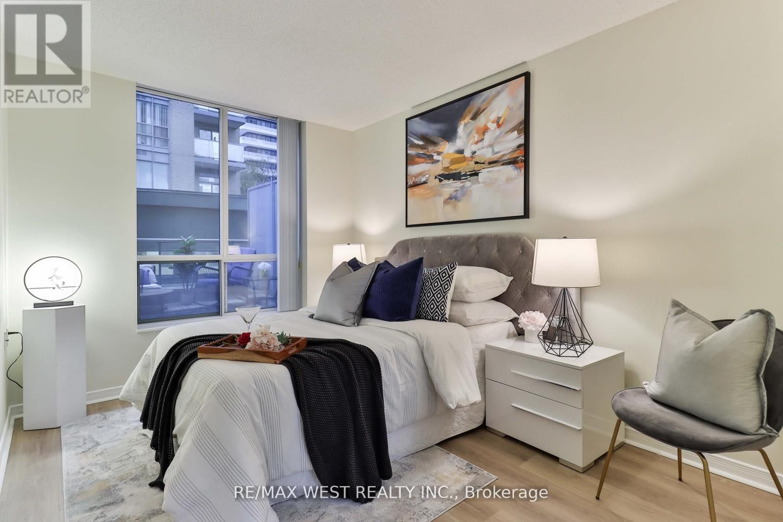 216 - 22 OLIVE AVENUE Image 15