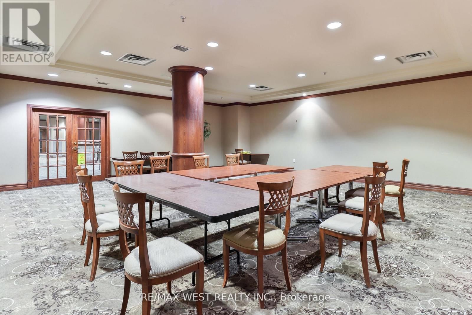 216 - 22 OLIVE AVENUE Image 18