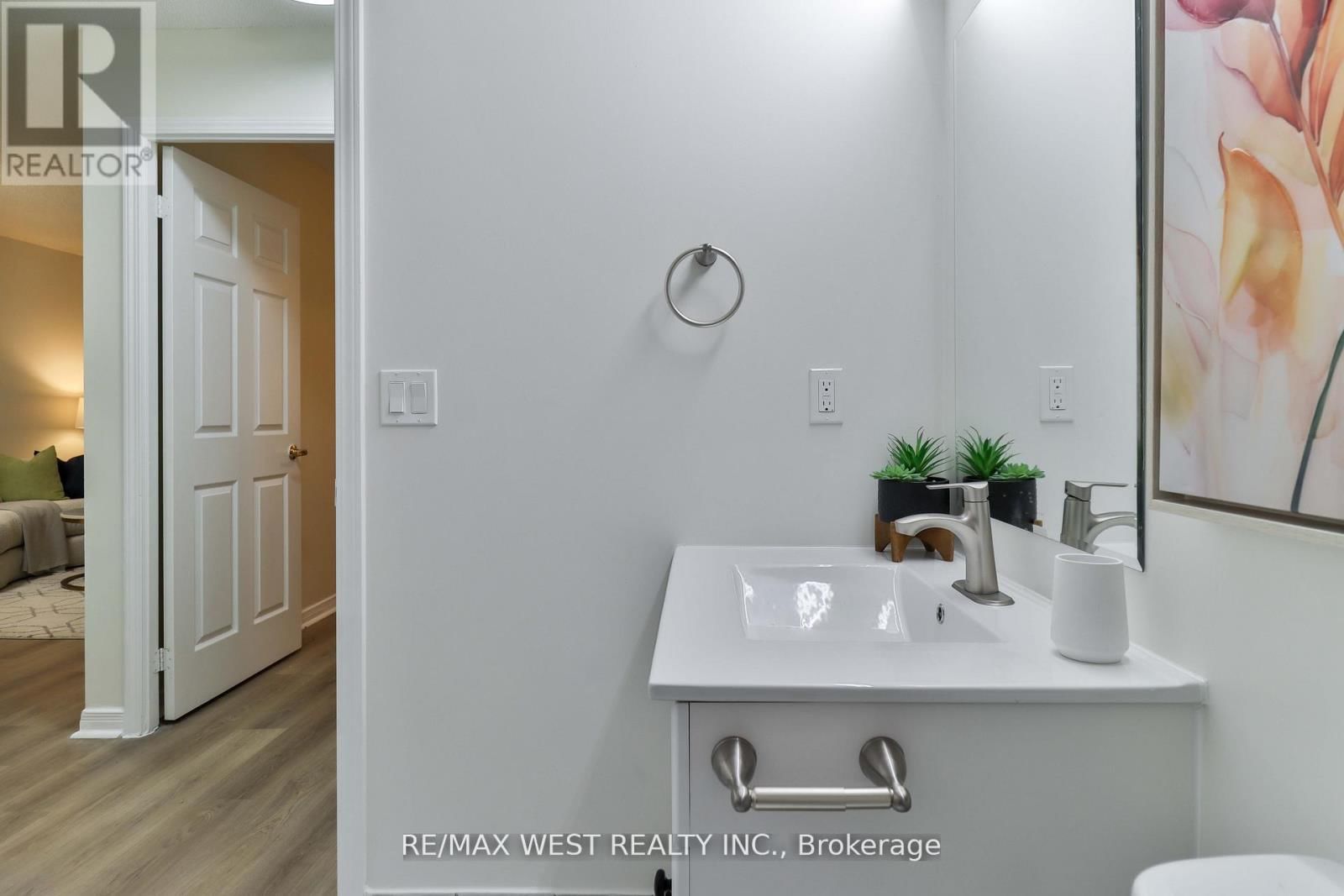 216 - 22 OLIVE AVENUE Image 23