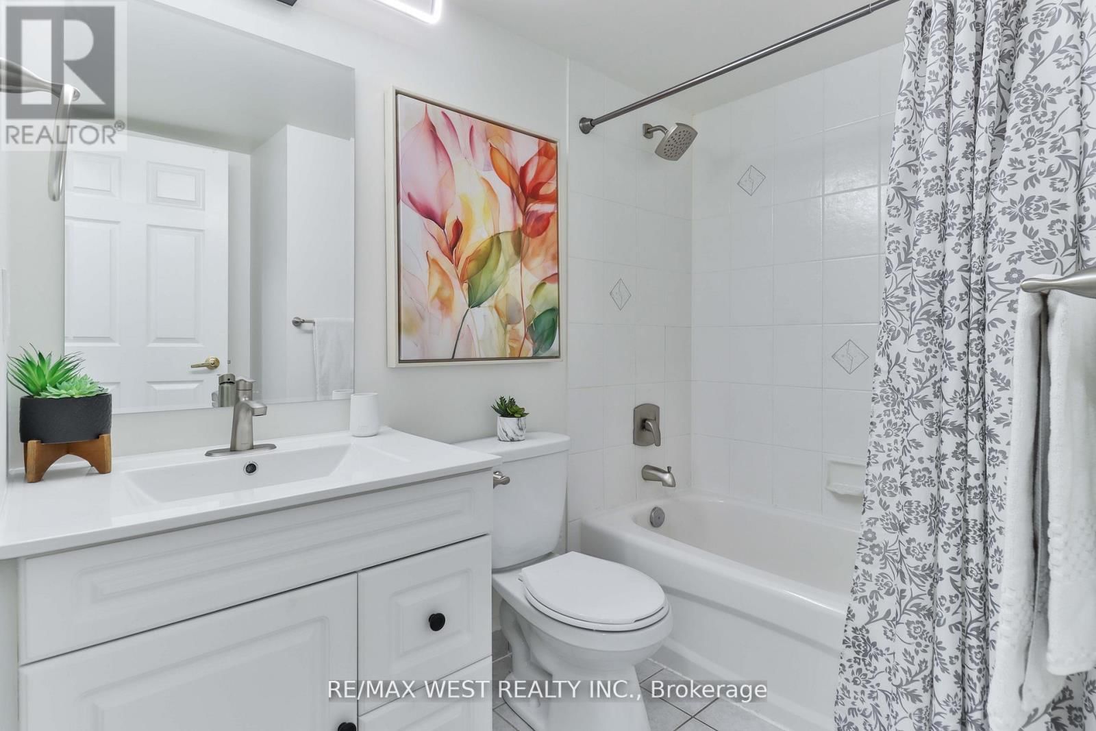 216 - 22 OLIVE AVENUE Image 24