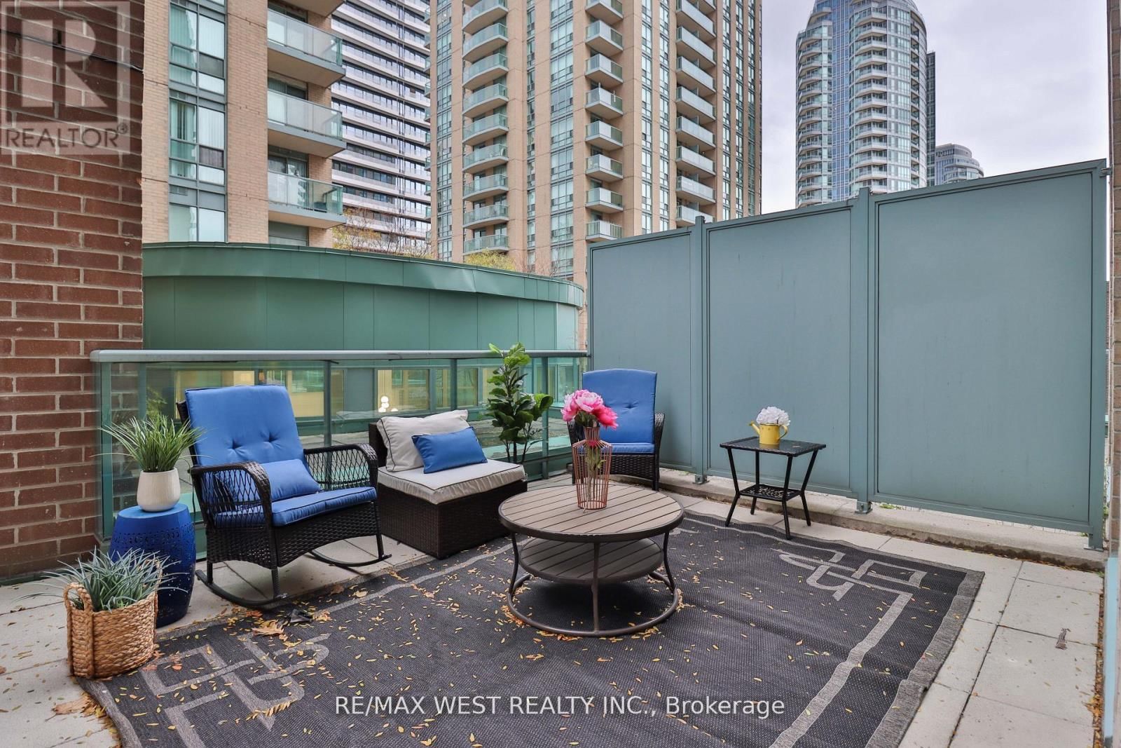 216 - 22 OLIVE AVENUE Image 27