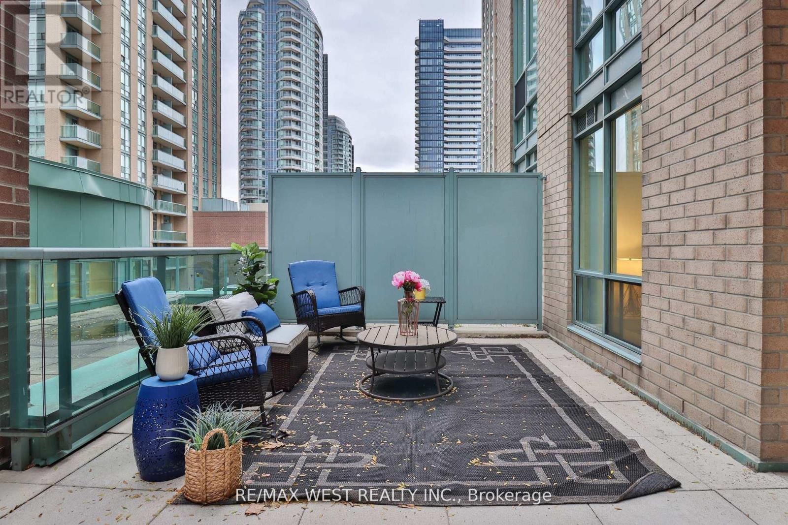 216 - 22 OLIVE AVENUE Image 28