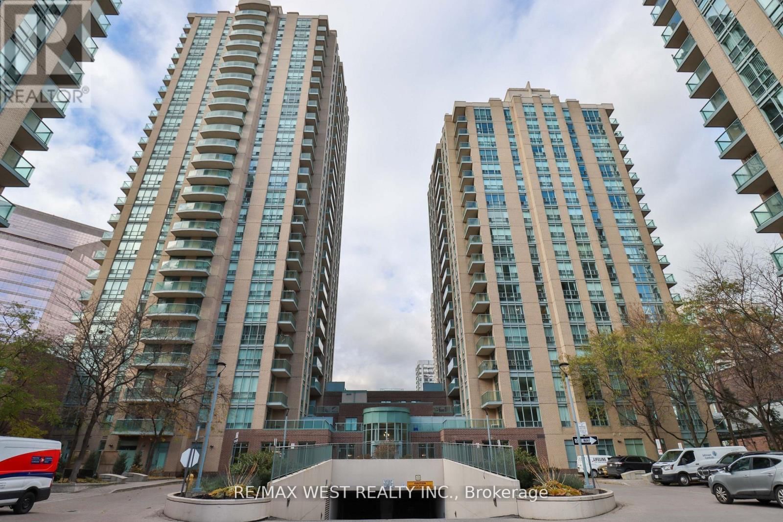 216 - 22 OLIVE AVENUE Image 3