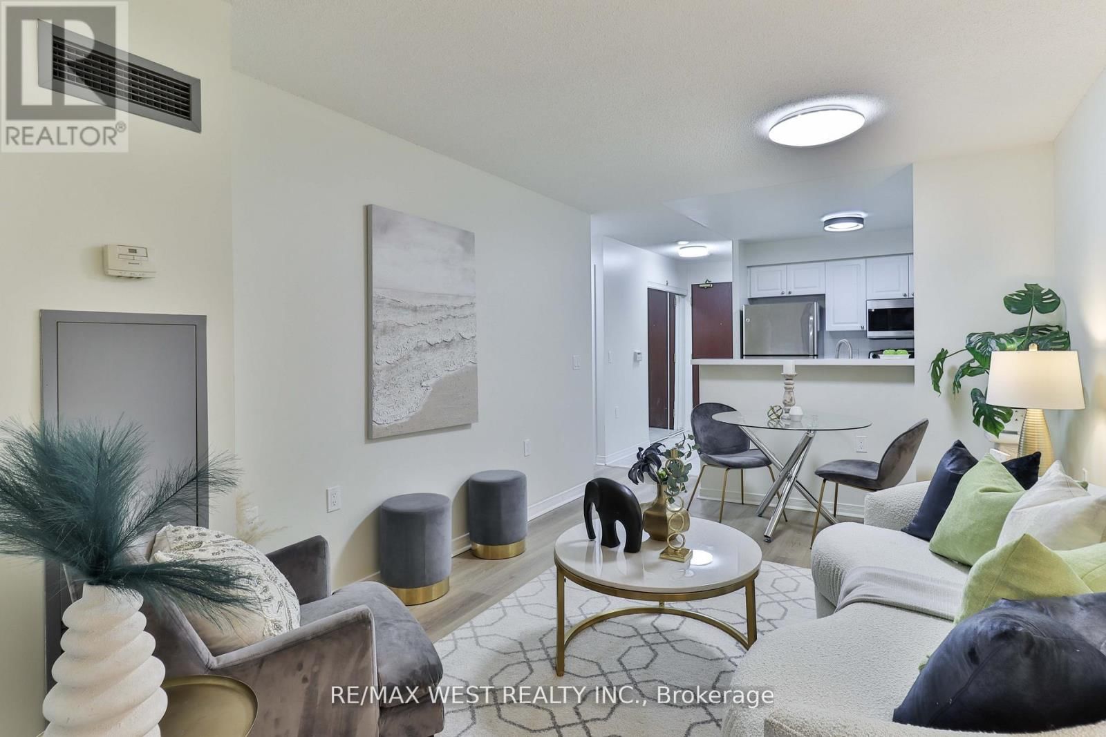 216 - 22 OLIVE AVENUE Image 30