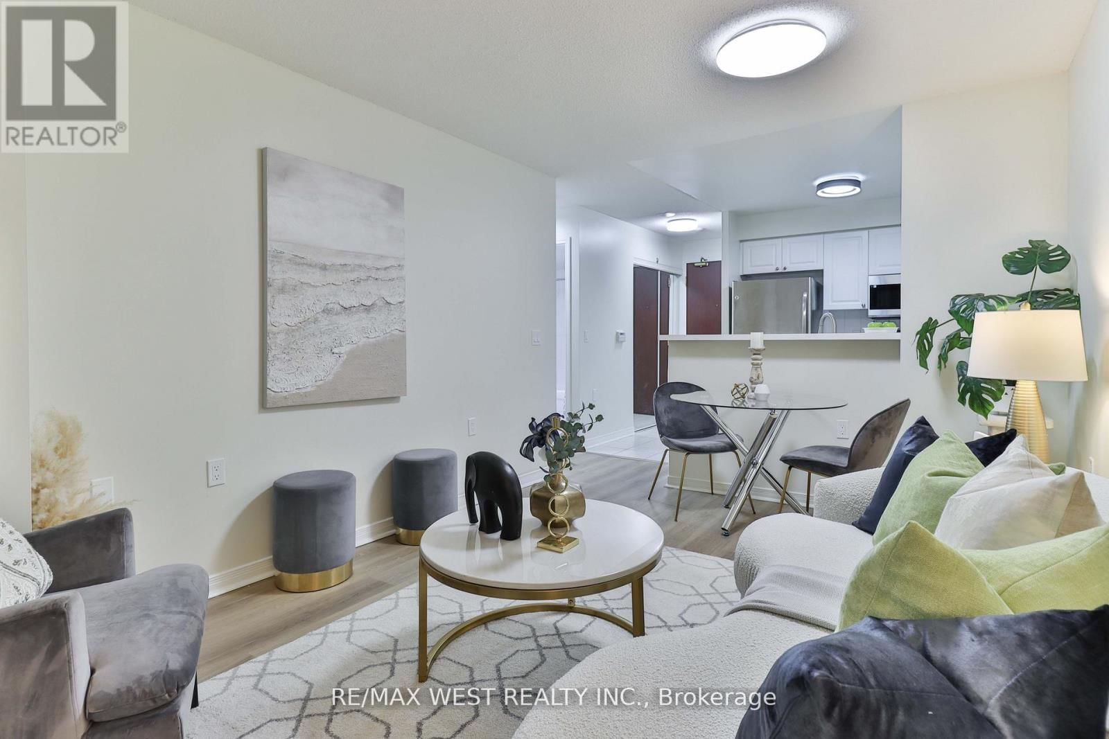 216 - 22 OLIVE AVENUE Image 31