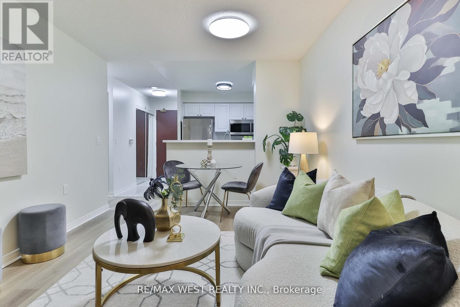 216 - 22 OLIVE AVENUE Image 33