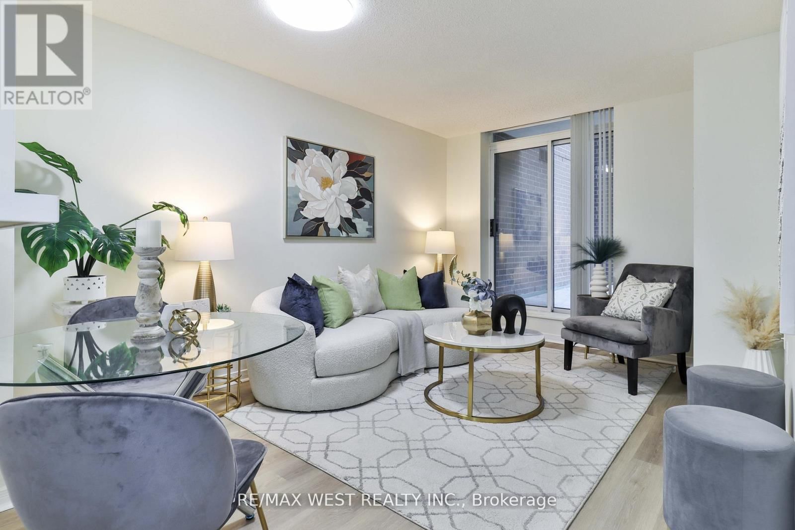 216 - 22 OLIVE AVENUE Image 35