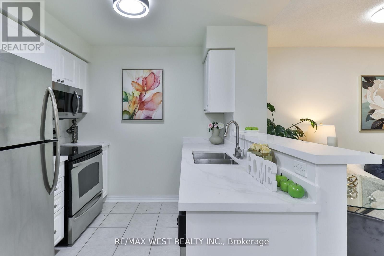 216 - 22 OLIVE AVENUE Image 38