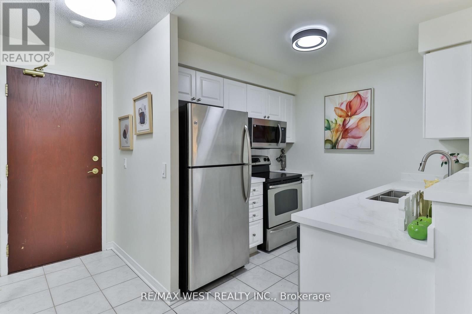 216 - 22 OLIVE AVENUE Image 39